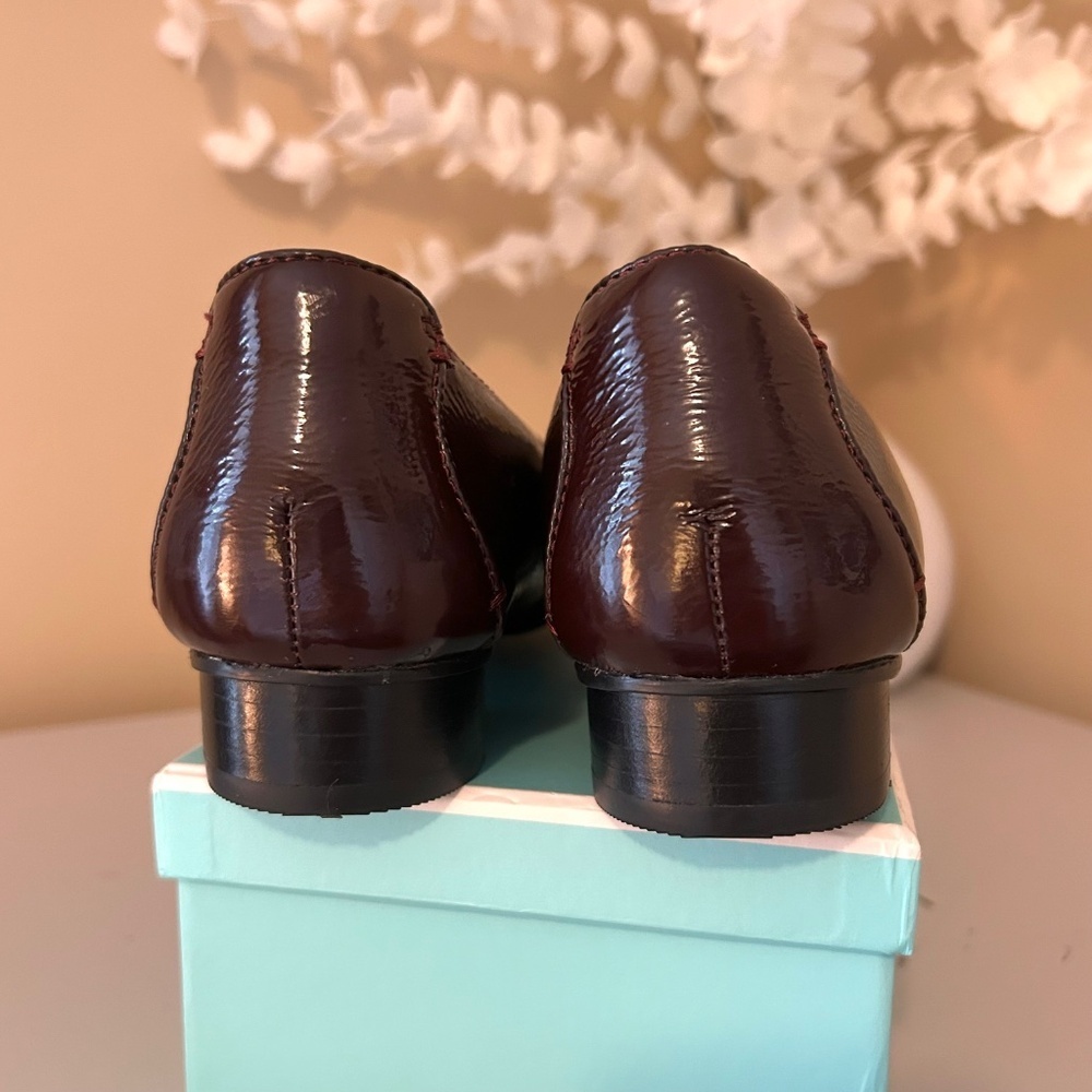 Clarks Artisan Keesha Luca Patent Leather Loafer in Burgundy Size 6 - Picture 4 of 12